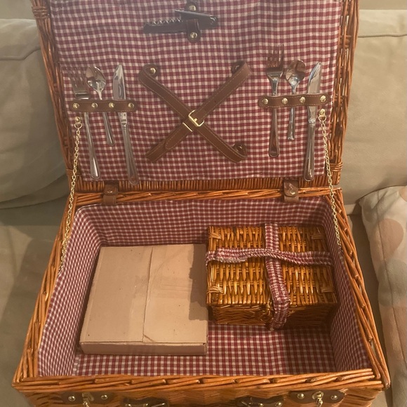 Pier 1 Imports Wicker Picnic Basket - Picture 3 of 8